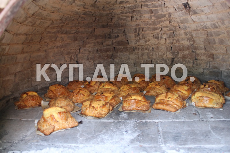 Φλαούνες στον παραδοσιακό φούρνο, Γιόλου 2014.φωτ: Γεωργία Θεμιστοκλέους